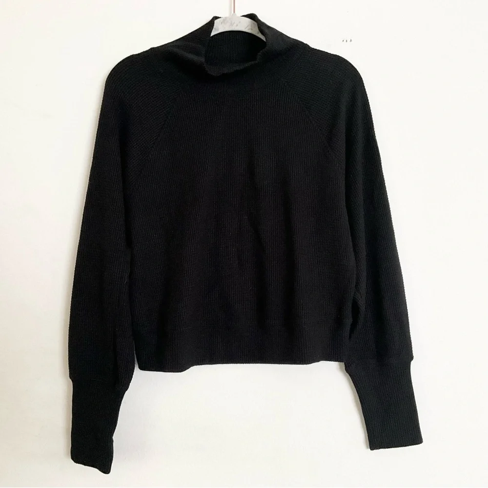 Alo Yoga Waffle Weekend Escape Mock Neck Long Sleeve Black S